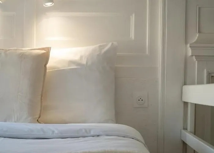 Joli A Deux Pas De L'universite Catholique