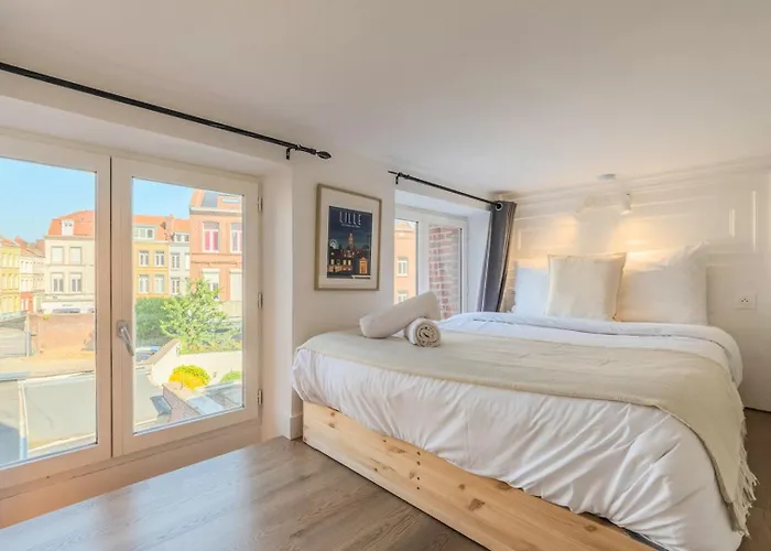 Joli A Deux Pas De L'universite Catholique Appartement *